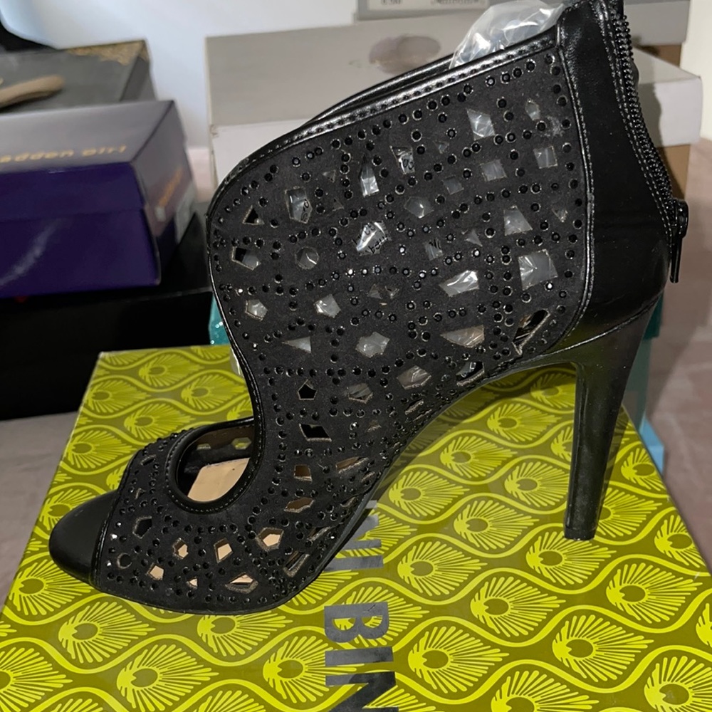 Size 8.5 Gianni Booties